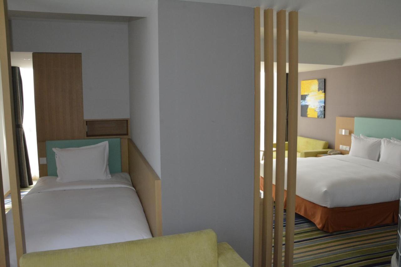Holiday Inn Express Yingkou Onelong Plaza By Ihg Gaizhou Екстериор снимка